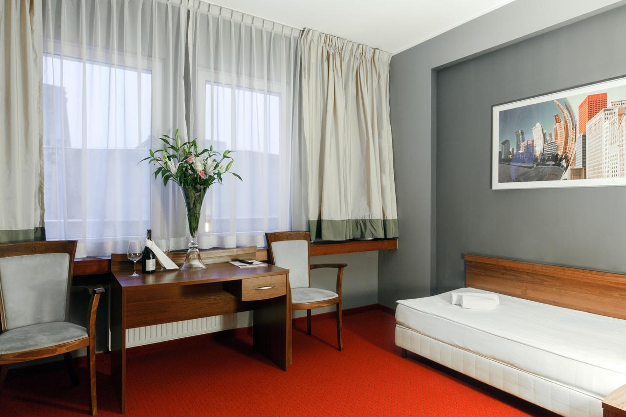M Hotel Lodz  Ngoại thất bức ảnh