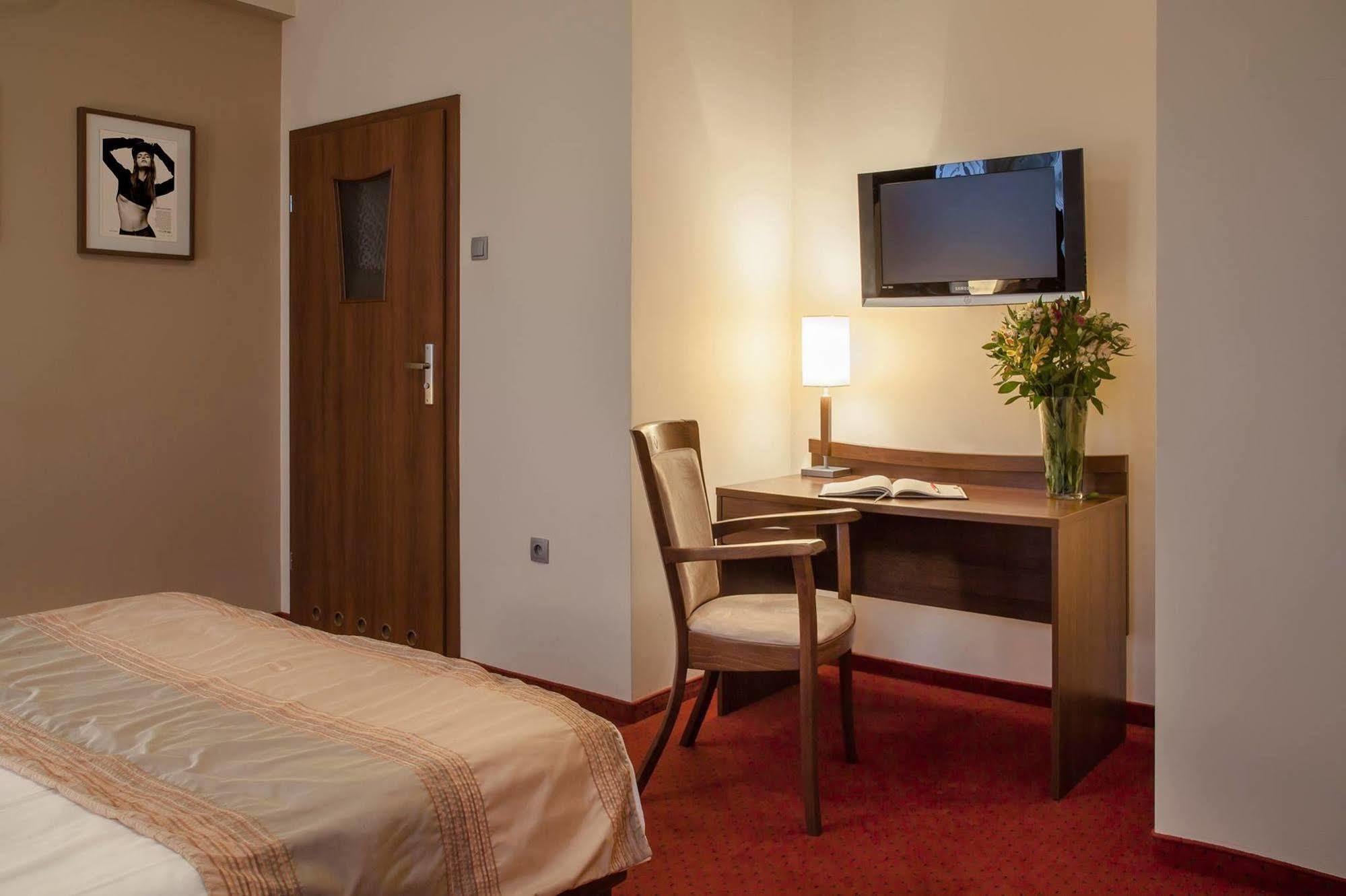 M Hotel Lodz  Ngoại thất bức ảnh
